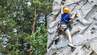 KINDER- UND FAMILIENPROGRAMM - Hoch hinaus beim Klettern